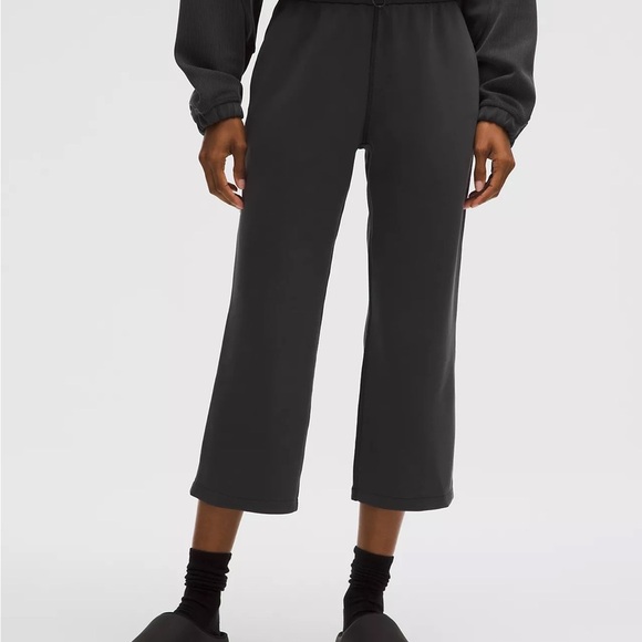 lululemon athletica Pants - lululemon Softstreme ™ HR
Straight-Leg Crop 24